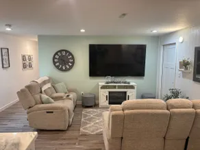 Private Basement Apartment, King Bed Full Kitchen - Image 4