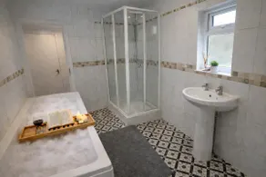 Town Central Stay|*Free Parking|Wi-Fi|Train 5 min* - Image 3