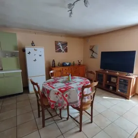 Large 60 m² F2 (one-bedroom apartment) - Image 2