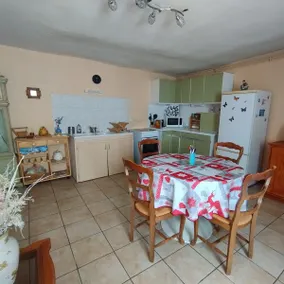 Large 60 m² F2 (one-bedroom apartment) - Image 5