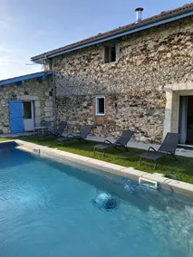 Country house with pool - Image 3