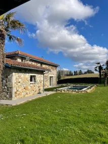 Country house with pool - Image 2