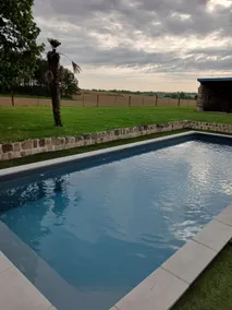 Country house with pool - Image 4