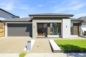 Park-fronted Luxury Family House with Gym&Pool&Spa - Image 5