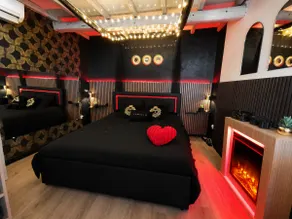 Sweet'Room - Hot Tub & Private Movie Theater - Image 3