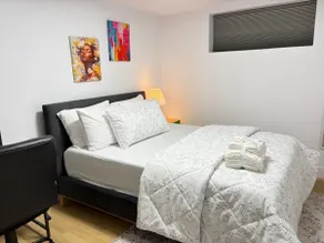Luxury 1 Bedroom Suite | New | Quite | Full AC - Image 3