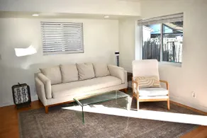 Sunny Bungalow in Historic Neighborhood - Image 3