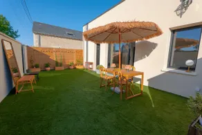 Elegant house, private garden, and hot tub - Image 3