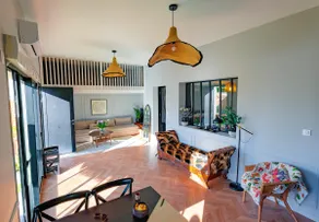 Elegant house, private garden, and hot tub - Image 2