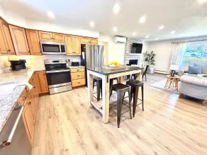 Walk to Beach • Sleeps 9+• Large Yard + Deck - Image 3