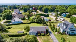 Walk to Beach • Sleeps 9+• Large Yard + Deck - Image 4