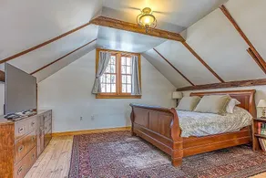 Light-filled Carpenter's Cottage - Image 5