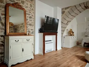 Charm and elegance in the heart of the village. - Image 4
