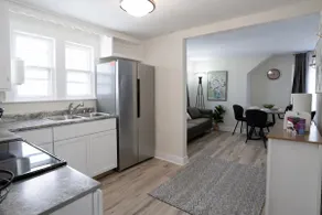 Spacious 2BR Stay • Minutes to Airport & Downtown - Image 5