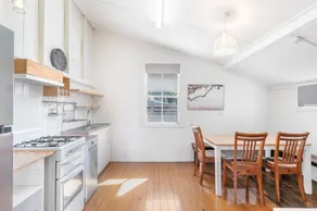 Urangan Beach Cottage | Walk to Beach & Cafés - Image 3