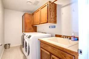 Your Cozy Family Retreat - Image 4