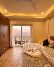 Là Glen 2-BHK Suite - Image 3