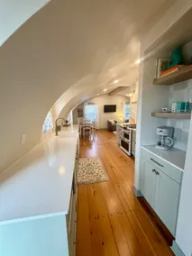 The Quonsette- Remodeled, Sunny Lakeview Cottage - Image 5