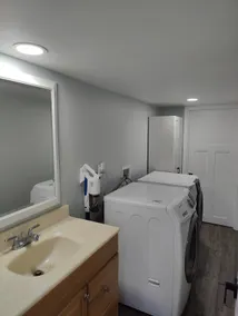 Modern 1400sqft 2BR Suite - AC - Image 5