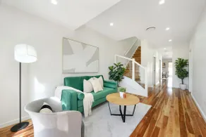 Spacious 5BR Duplex in Heart of Canley Heights - Image 4