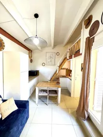 * Perfume * 4 People * A/C * Private Parking * Quiet Residential Area - Image 3
