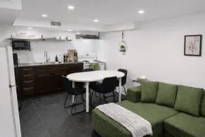 New Sudbury | Chic 2-Bedroom - Image 5