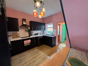 Altrincham House - 2BR - Sleeps 6 - WiFi - Parking - Image 4