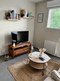 Ideal for Families and Couples - Beautiful Bright 2 Bedroom - Image 3