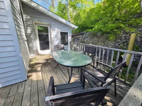 Mrs. Hippie Inn – Bluffside Suite - Image 5
