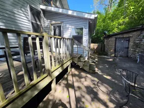 Mrs. Hippie Inn – Bluffside Suite - Image 4
