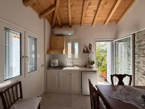 Stone Detached House in the Center of the Island - Image 2