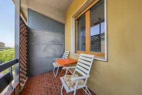 2 min Walk to Tram / 2 Bedrooms & 2 Bathrooms! - Image 4