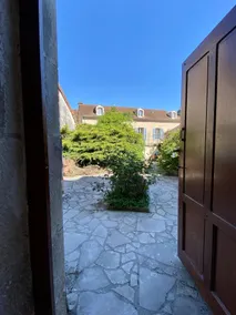 Unique haven & greenery in the heart of Old Montbard - Image 4