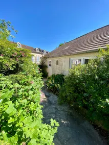 Unique haven & greenery in the heart of Old Montbard - Image 2