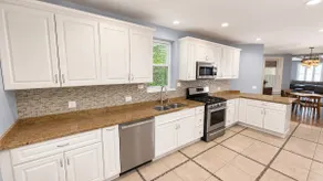 Large Family Home | Walk to U of C, Obama Center - Image 4
