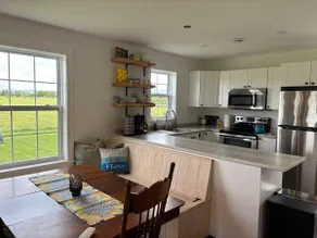 Beautiful open loft-7 minute walk to the beach! 🏖 - Image 3