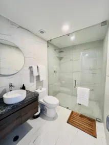 New Loft in City Center| Gym+Jacuzzi Near Costco - Image 3