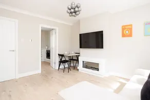 Modern flat - Hertford town - Sleeps 3 - Image 4