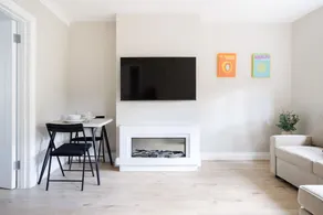 Modern flat - Hertford town - Sleeps 3 - Image 2