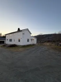 Older, charming home in Leirfjord - Image 2