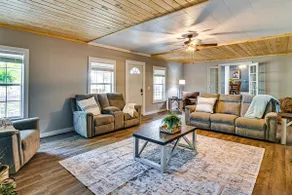 Surrounding Pasture Views! Peaceful Escape in Iuka - Image 4