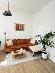 Well-maintained apartment with garden - Image 4