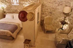 Small independent stone loft, with garden - Image 4