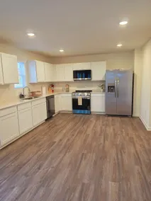 Heart of E-town 5BR Home - Image 2
