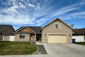 Creekside Retreat | 7 Beds | Close to Hiking - Image 2