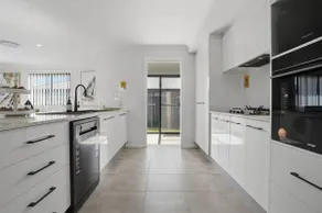 Whistling Way Wonderscape - Modern 4 Bed 2 Bath - Image 4
