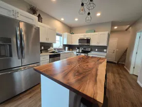 Quiet Family Haven/Pet Secure Backyard/Sleeps 16 - Image 2