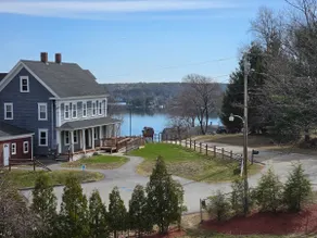 Modern Lake Retreat, Balcony, Near Weirs Beach - Image 4
