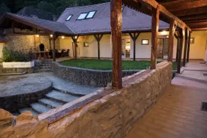 Fântânele Vacation Home, Charming Rustic Home - Image 2