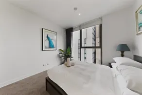 Skyline 2-Bed Apartment Near Metro North Ryde - Image 5